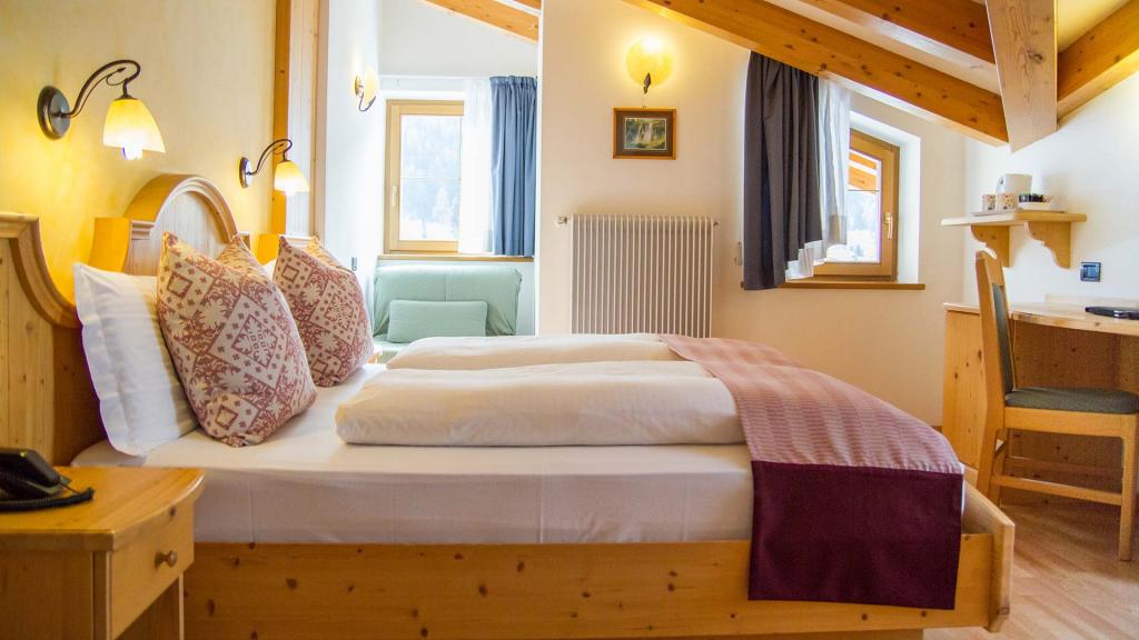 Camera-Romantic-Hotel-Genzianella-Ziano-di-Fiemme-Trentino- 26