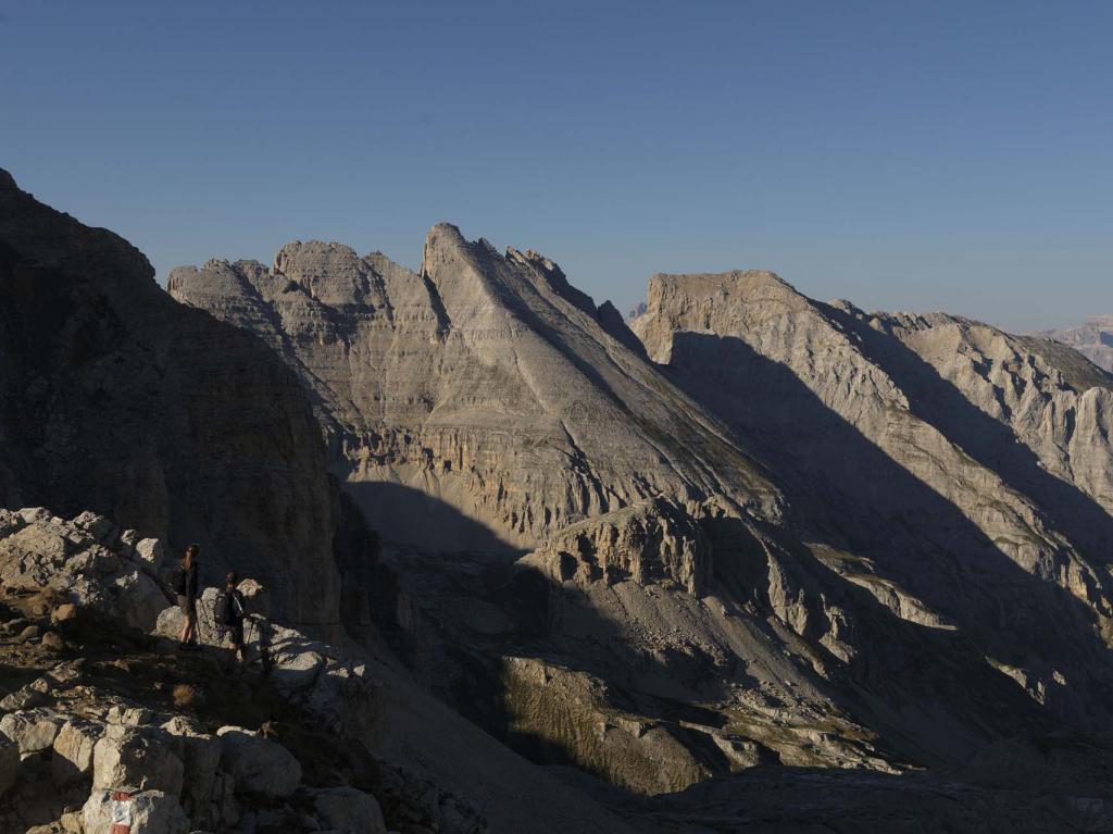  Campanile Latemar sentiero tra Rifugio Torre di Pisa e Forcella dei Campanili in Val di Fiemme Trentino vacanza outdoor