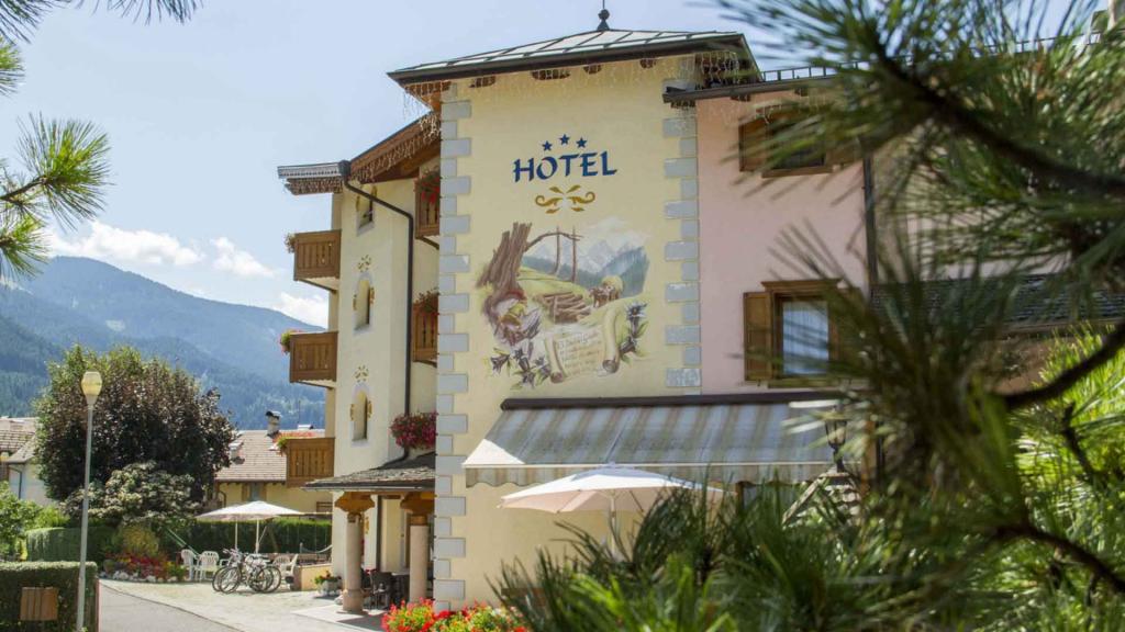 Dipinto-Diaol-dal-Gaso-Hotel-Genzianella-Ziano-di-Fiemme-Trentino