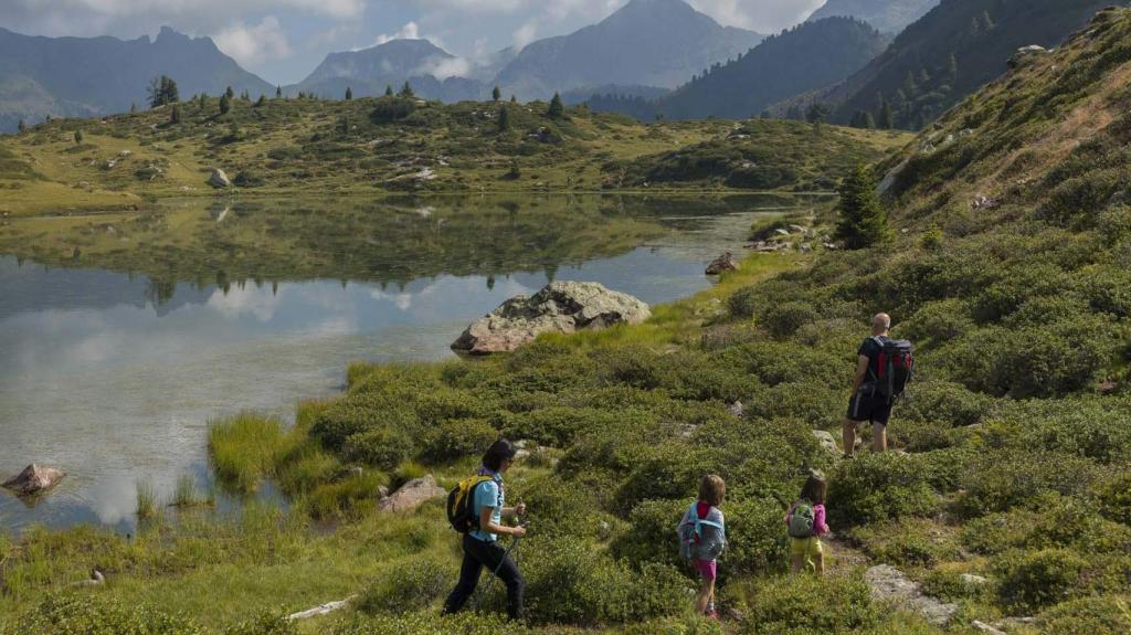 lago delle Buse Trekking in Val di Fiemme Trentino