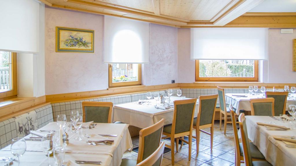 Sala-Ristorante-Hotel-Genzianella-Ziano-di-Fiemme-Trentino- 22