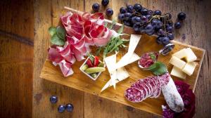 tagliere salumi e formaggi Hotel Genzianella Predazzo Val di Fiemme Trentino e tagliere salumi e formaggi Hotel Genzianella Predazzo Val di Fiemme Trentino e